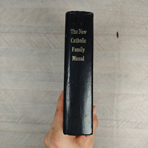Vintage 1966 The New Catholic Family Missal Leatherbound - Picture 8 of 10